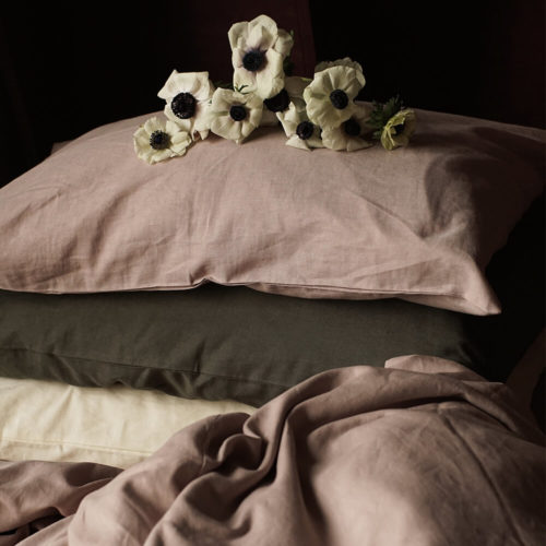 Linen pillowcases (set of 2) - organic linen & bamboo - Oyster White, Olive Grey or Champagne Pink This linen pillowcase set is made from organic flax linen and bamboo. This makes Flax Sack pillowcases and the rest of their linen bedding extremely soft and easy to look. It still has the tactile and comfort quality of linen, while also being a more affordable choice. Beautifully soft and natural, these linen pillowcases are twice as durable as cotton and last for decades if looked after. Bamboo stops linen from creasing too much and makes the fabric easy to look after. The Flax Sack’s bedding is sustainable, improving with age and getting softer with each wash. It gives a wonderful touch against your skin. Naturally antibacterial, hypoallergenic and moisture absorbent, these linen pillowcases look after your skin, as the fabric is neutral pH level. The unique blend of the material helps regulate the body temperature of its users. Both linen and bamboo are suitable for even the most sensitive and eczema prone skin. Soft Crease resistant Twice as durable as cotton Sustainable Hypoallergenic Antibacterial Moisture absorbent Becomes softer with each wash Material: 85% Linen / 15% Bamboo Dimensions: 50cm x 75cm