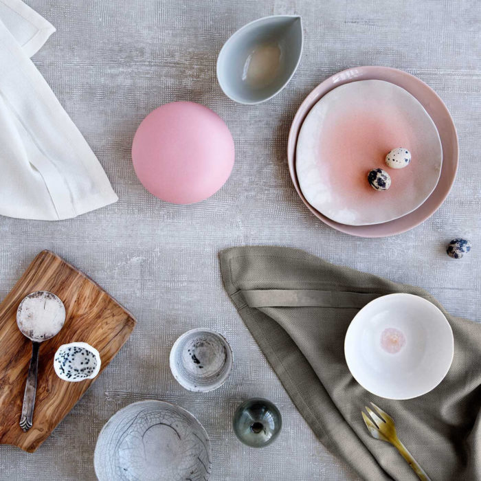 Organic napkins in a choice of colours, including this natural earthy clay. Defying seasonal trends, these cotton napkins are designed for long term use. They have a handy loop for hanging or attaching chopsticks or other table decor. Sustainable Scandinavian kitchen textiles and homewares. Designed in Copenhagen, Denmark. 40x50cm