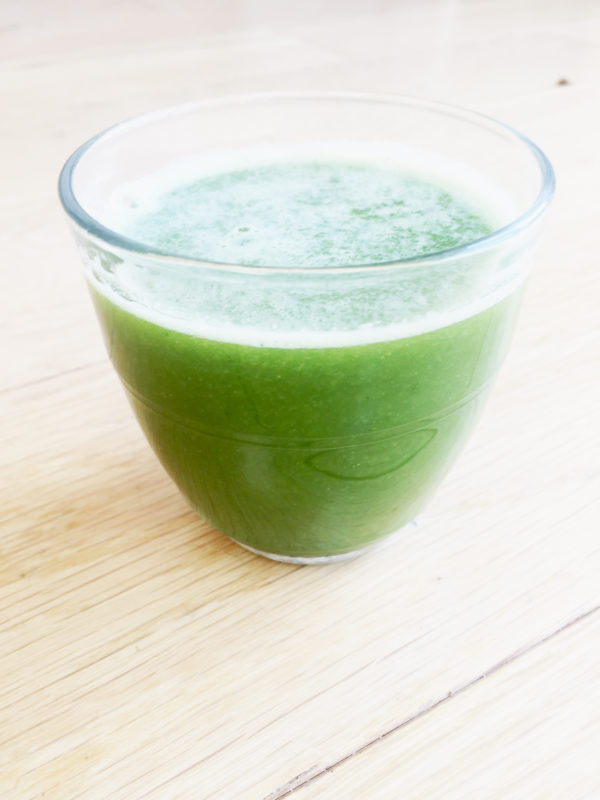 Heart food should be high in antioxidants and anti-inflammatory nutrients. This green juice contains many of the heart food ingredients, like cucumber, apple, pear, grape and kale.