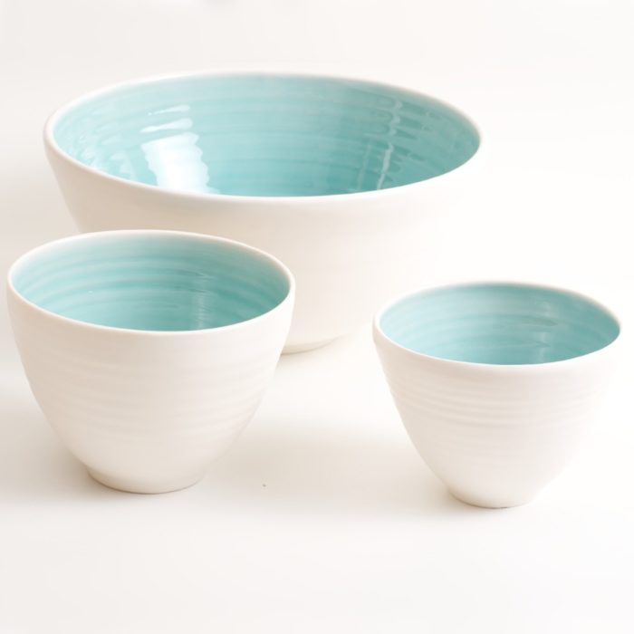 Handmade porcelain bowls, available in 3 sizes, 4 colours.