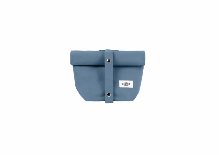 Eco lunch bag in heavy canvas, made by The Organic Company from 100% GOTS certified organic cotton. A reusable, ethical, washable and breathable alternative to plastic. Several earthy colours to choose from. Seen here in grey blue. 30 x 39 x 12cm