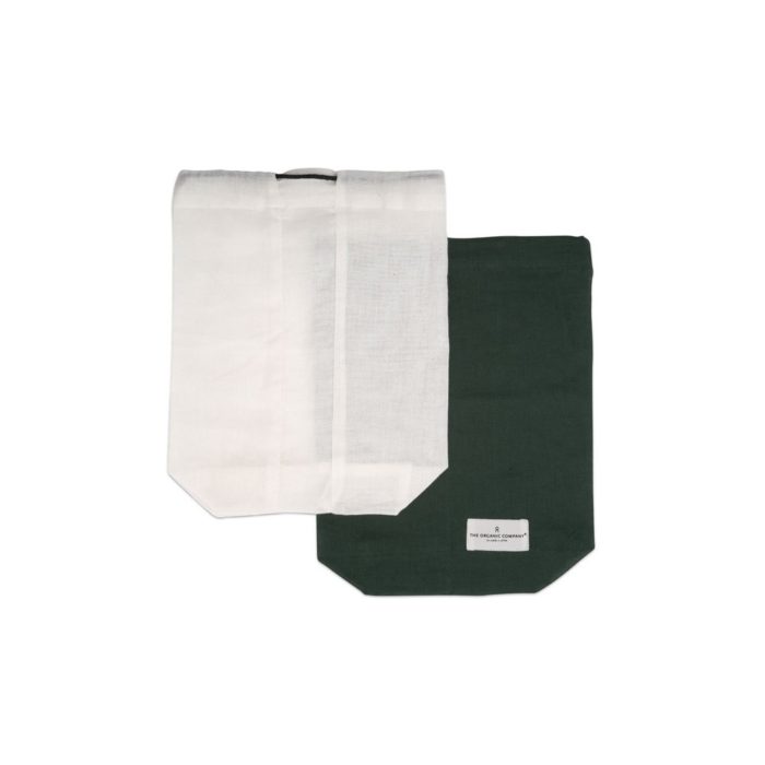 Food produce storage bag, keeping you away from plastics. Available in natural white or dark green in S/M/L (shown here in medium). By The Organic Company on Chalk & Moss (chalkandmoss.com). Nature connected homewares for wellbeing.