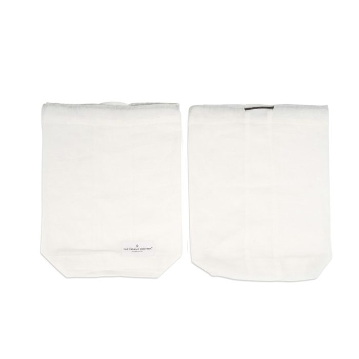 Food produce storage bag, keeping you away from plastics. Available in natural white or dark green in S/M/L (shown here in medium white). By The Organic Company on Chalk & Moss (chalkandmoss.com). Nature connected homewares for wellbeing.