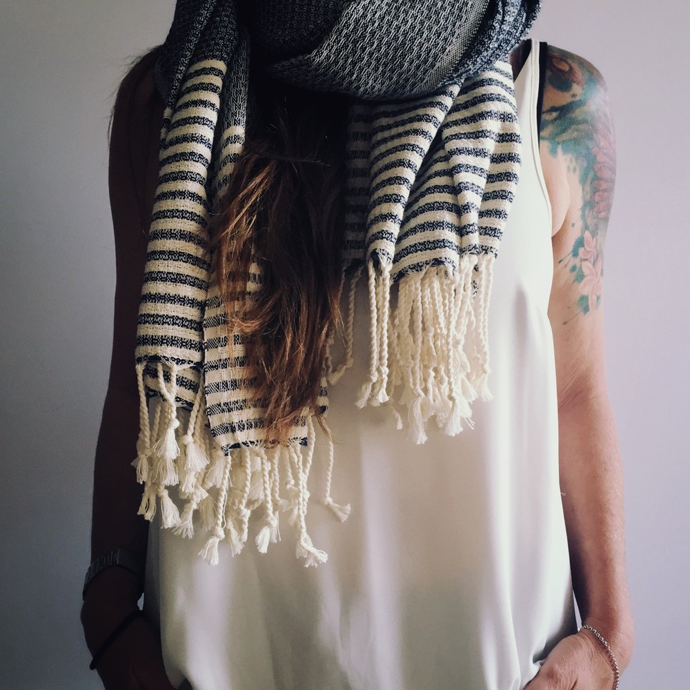 Eco friendly scarf in natural cotton, handmade by master weavers in Turkey. 