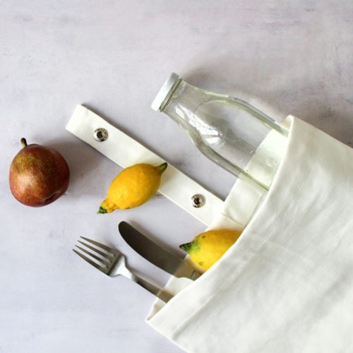 Eco lunch bag in pure cotton canvas by Organic Company on Chalk & Moss. Available in black, natural white and dark blue.