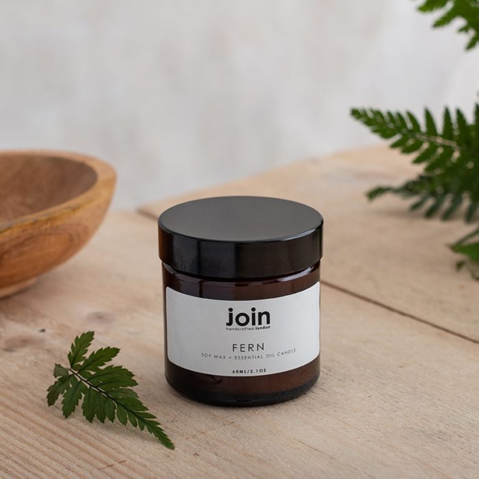 The Fern soy wax candle blend oozes fresh, zingy top notes of citrus fused with a elegant rose mid note and woody, herbaceous pine and rosemary undertones. A complex, refreshing fragrance that treats the senses. Choose your aromatherapy candle from three sizes. This is the smallest, 60ml size, with a burn time of 10-15 hours. The largest candle (180ml) burns for 45+ hours. Join's luxury aromatherapy candles are cruelty free, vegan and handmade in small batches in London with high quality essential oils and soy wax. They are presented in a lovely recycled gift box. You can see Join's full collection of soy wax candles, room diffusers, room mists at chalkandmoss.com.