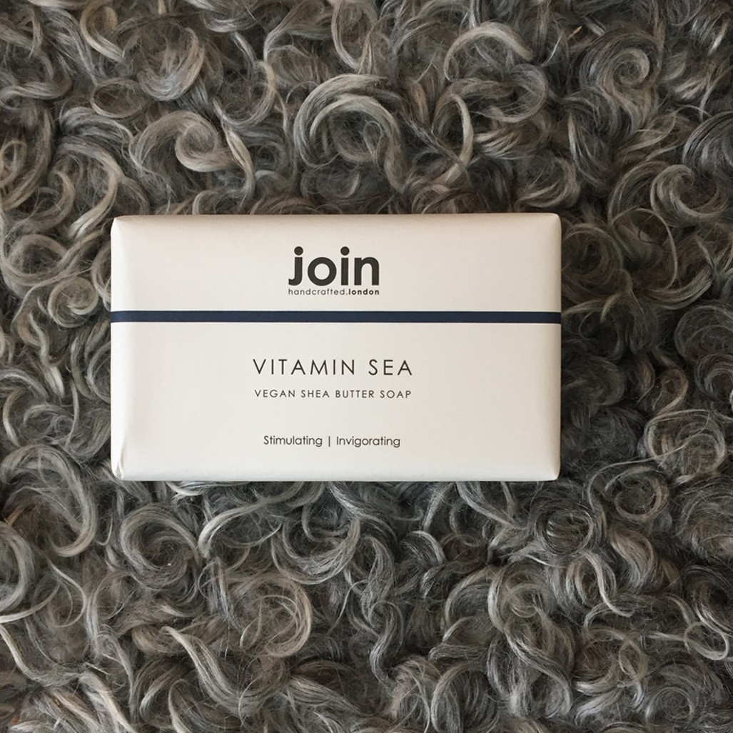 This refreshing Vitamin Sea vegan handmade soap bar is crafted in the UK. It is a triple milled blend of natural seaweed and shea butter. The invigorating seaweed has a fresh, salty fragrance and the 100% vegetable based shea butter leaves skin feeling moisturised. A substantial 200g bar wrapped in a minimal, monochrome recycled design, this soap is the perfect sustainable product for your kitchen sink or bathroom.