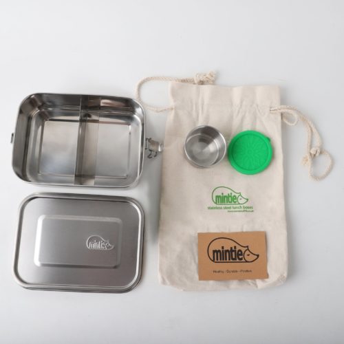 Leak proof stainless steel lunch box set with a moveable divider. Perfect for lunches, leftovers and sandwiches on the go, picnics, snacks and storage. 1.2 litre capacity, 18.5cm x 13.5cm x 5.5cm