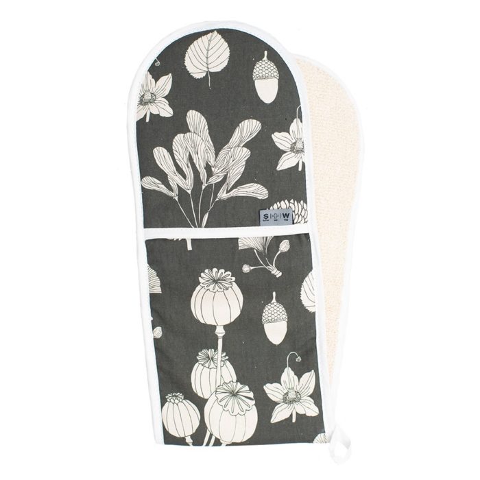 Do you want some fun and style in the kitchen? Grey double oven gloves with leaf pattern. Heat-resistant cotton. Designed and made in the UK. 84 x 20cm.
