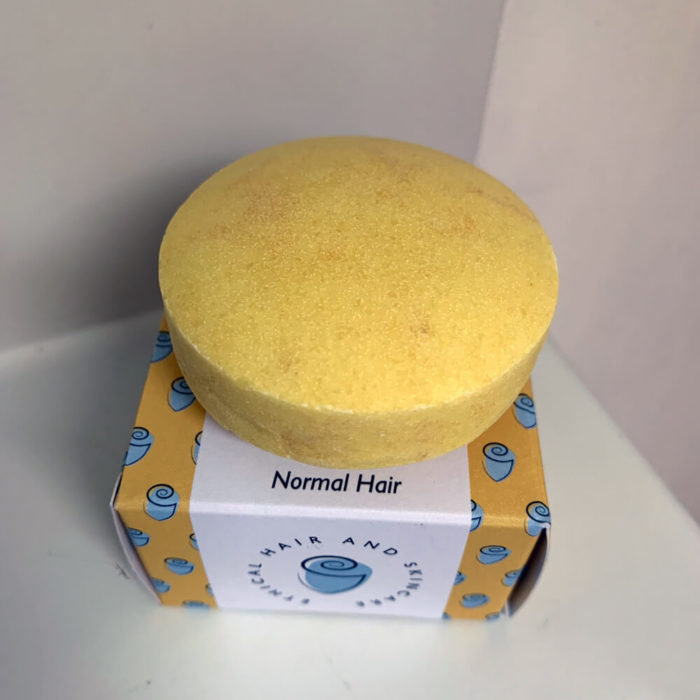 A zesty shampoo bar for all hair types. The citrus lather leaves hair lustrous. Organic turmeric, lemon and lemongrass. Made in the UK.