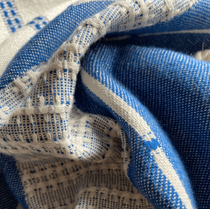 Defne are super soft and sumptuous, jacquard loomed peshtemals in organic cotton, perfect for cooler seasons. 90 x 175 cm. Seen here in close up of the denim colour.