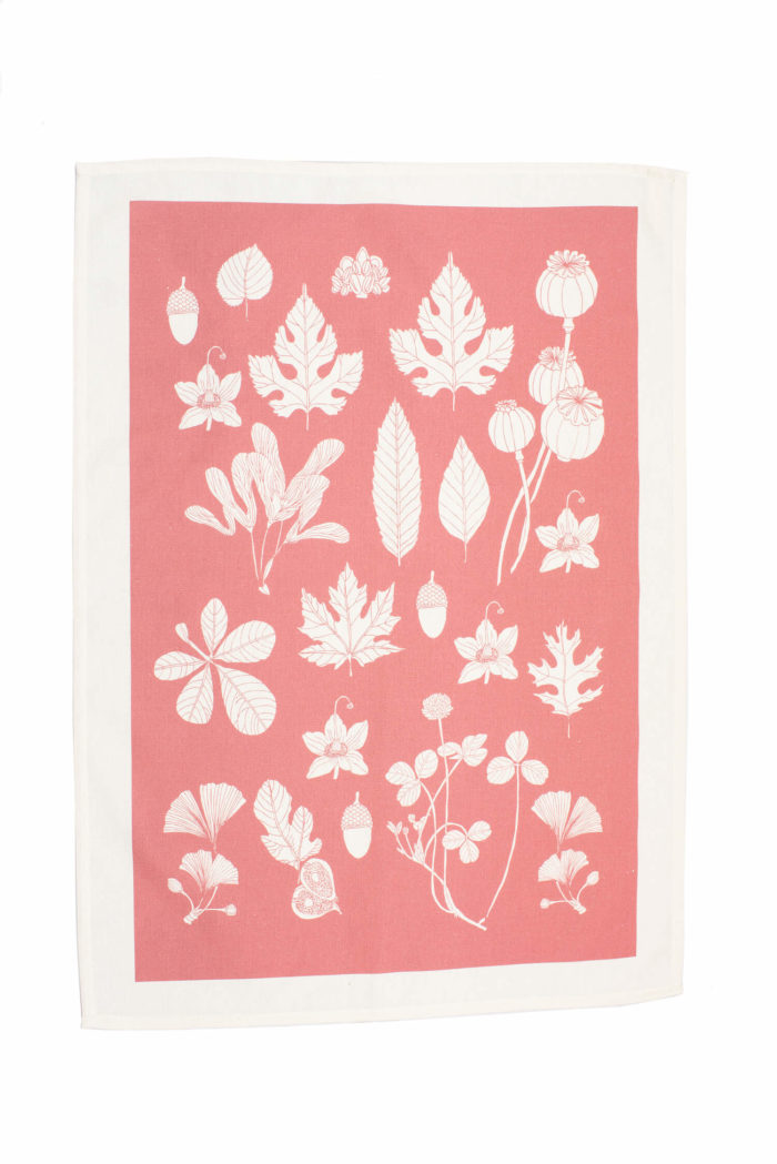 Coral pink tea towel by Softer + Wild with artisan designed botanicals, including nuts and leaves. With a distinctly Scandinavian look, this pink kitchen towel is perfect in the rustic or colourful home. The untreated cotton softens with use and washing, making it long-lasting part of your nature connected home. 70 x 50cm